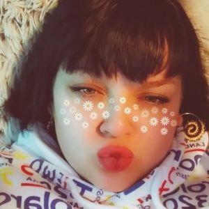 Meet your Posher, Adia